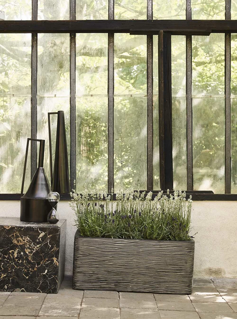 Capi Plantenbak Rechthoek Nature Rib NL - L73 X B39 X H32cm - Antraciet 2 Capi Plantenbak Rechthoek Nature Rib NL - L73 X B39 X H32cm - Antraciet - Afbeelding 2